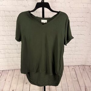 Bella Dahl V-Neck Vintage T-Shirt Short Sleeves Olive Green Size Medium